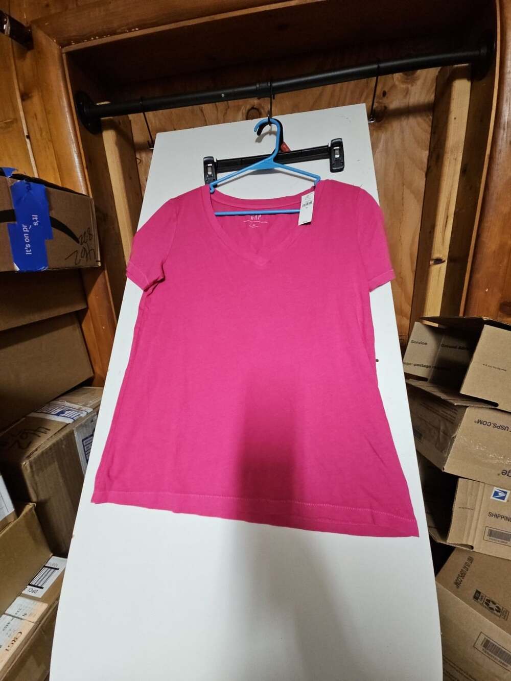 (337) Gap V-Neck T-Shirt Size XS Pink